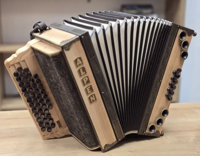 Rabljena harmonika Alpen Artist C-F-B 38