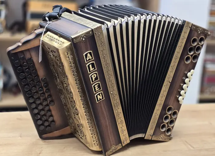 Nova harmonika Alpen C-F-B 38