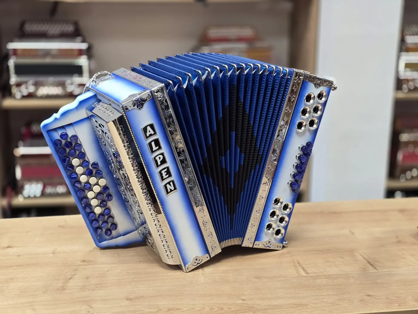 Nova harmonika Alpen C-F-B 38 — nove na zalogi – fotografija 11