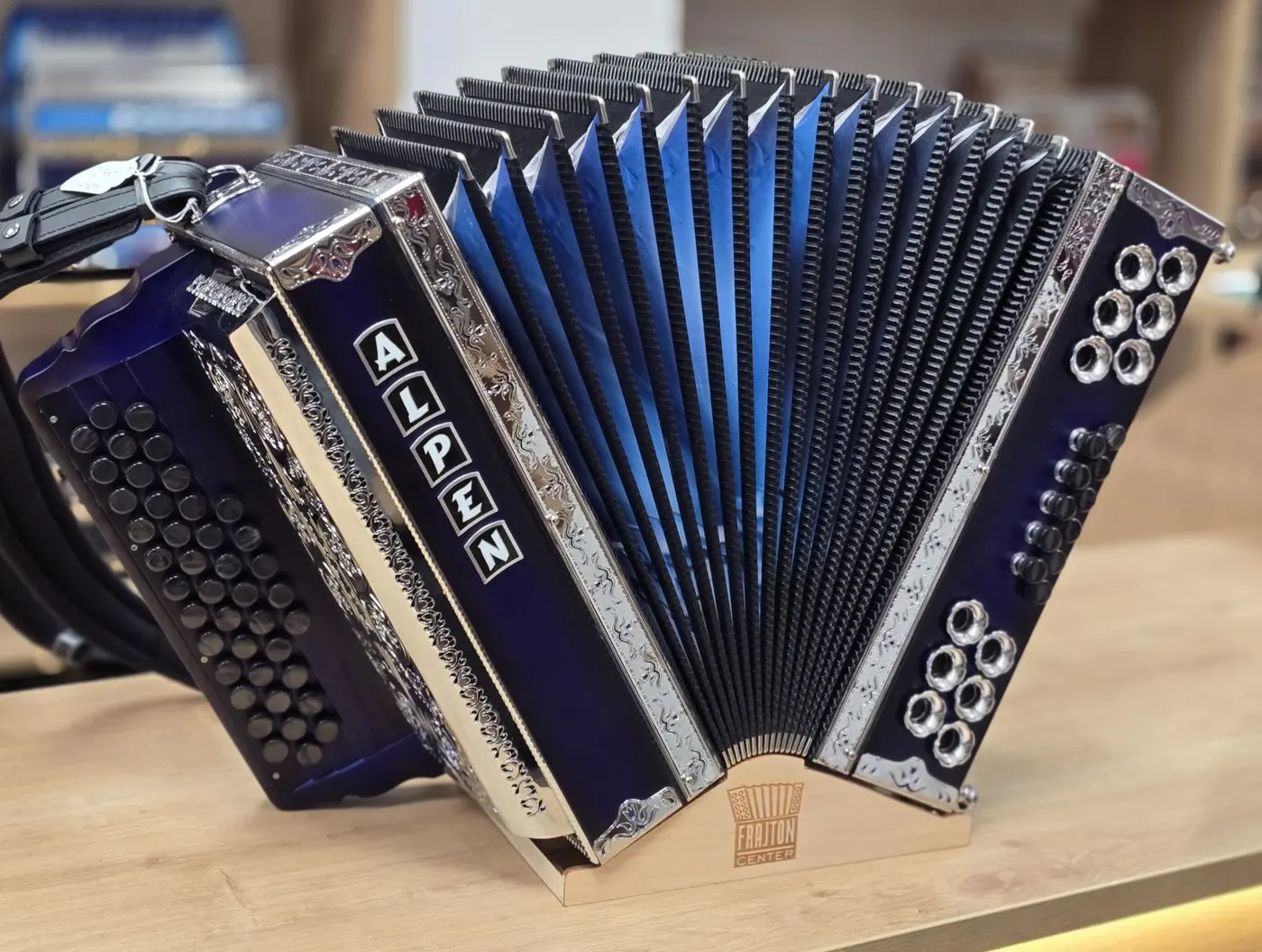 Nova harmonika Alpen C-F-B 38 — nove na zalogi – fotografija 3