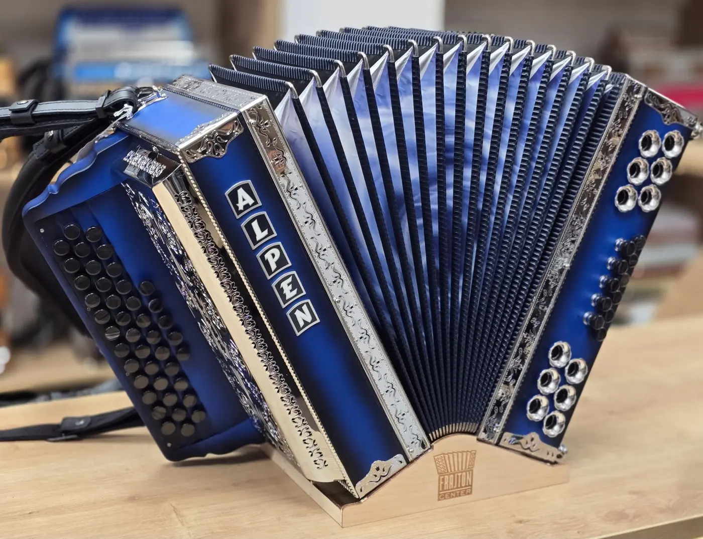 Nova harmonika Alpen C-F-B 38 — nove na zalogi – fotografija 9
