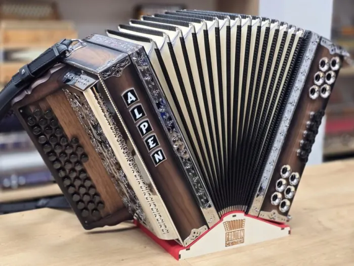 Nova harmonika Alpen C-F-B 38