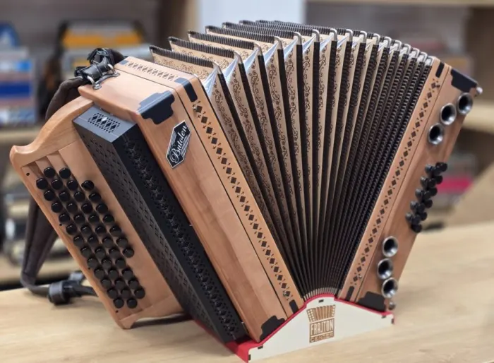 Rabljena harmonika Butolen A'mano C-F-B 38