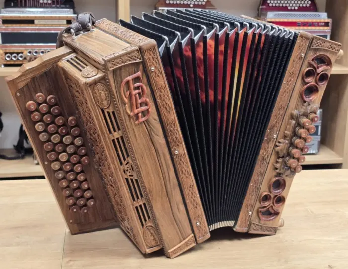 Rabljena harmonika Eb C-F-B 38