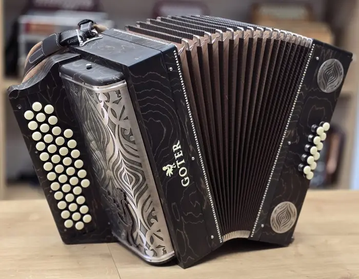 Rabljena harmonika Goter Eleganza C-F-B 38