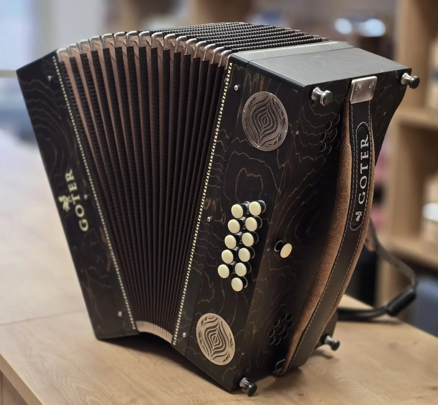 Rabljena harmonika Goter Eleganza C-F-B 38 – fotografija 3