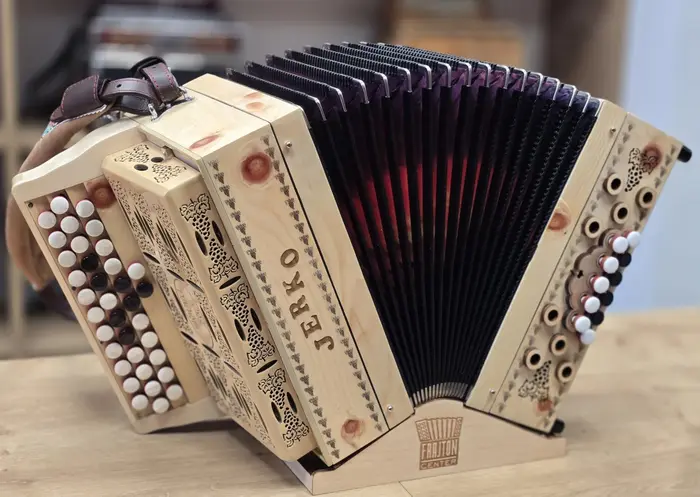 Nova harmonika Jerko C-F-B 30