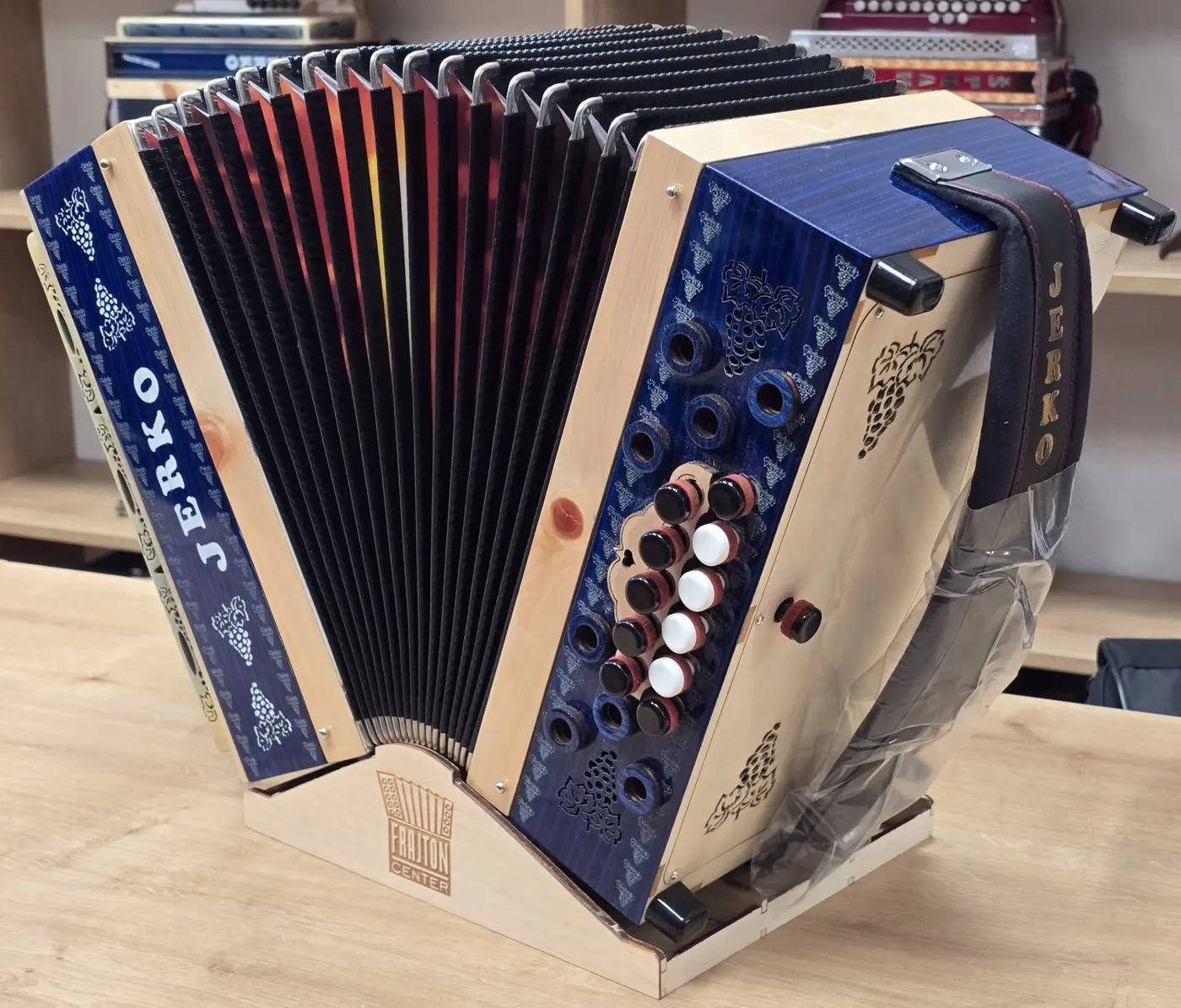 Nova harmonika Jerko C-F-B 30 – fotografija 2