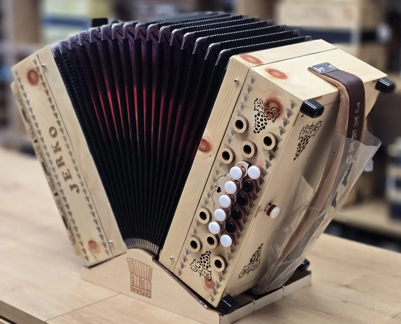 Nova harmonika Jerko C-F-B 30 – fotografija 3