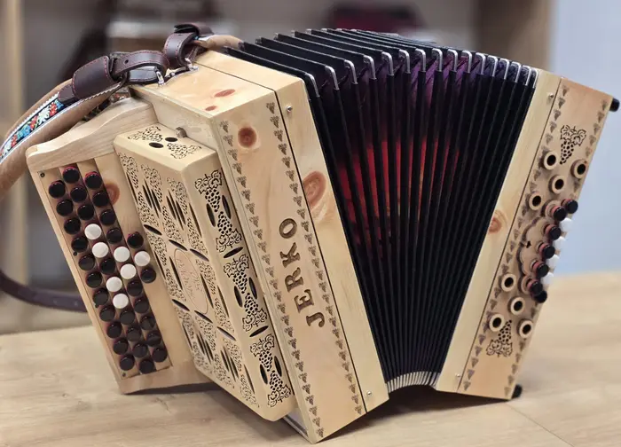 Nova harmonika Jerko C-F-B 34