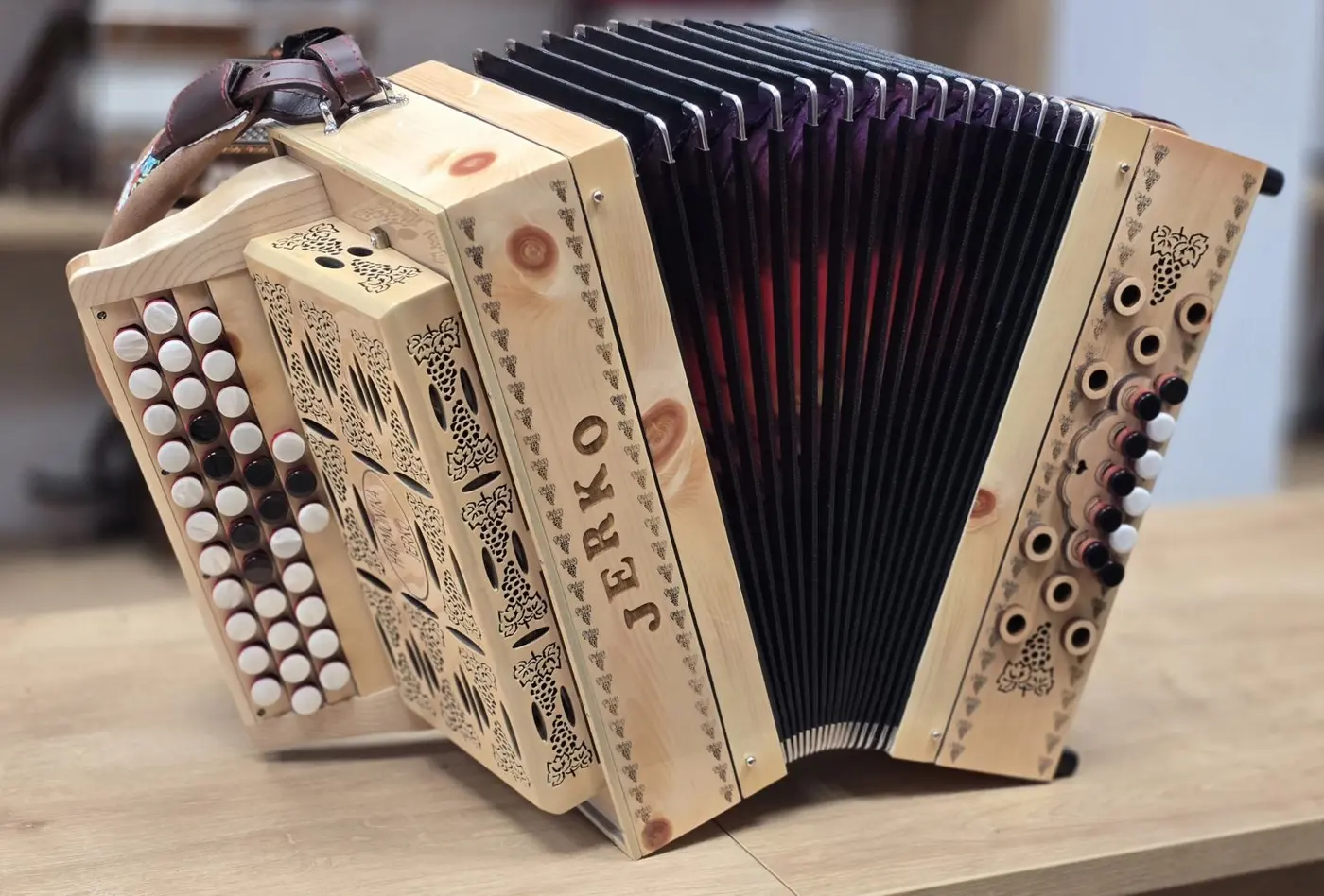 Nova harmonika Jerko C-F-B 34 – fotografija 5