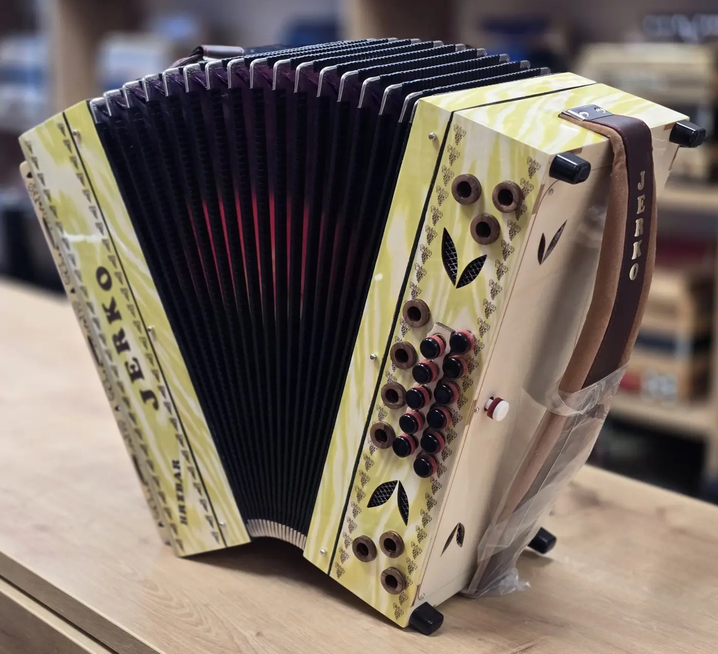 Nova harmonika Jerko C-F-B 38 – fotografija 3