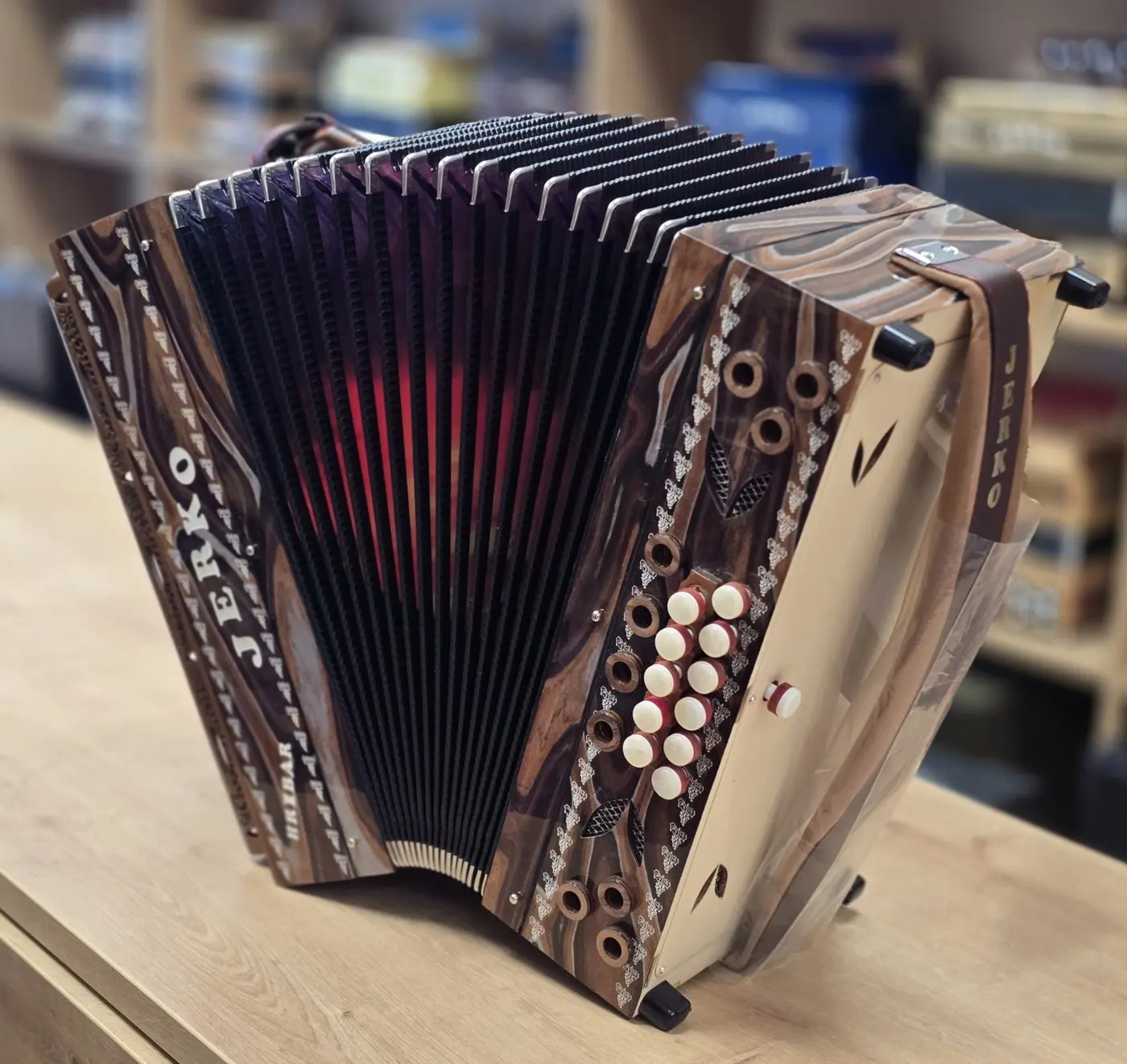 Nova harmonika Jerko C-F-B 38 – fotografija 3
