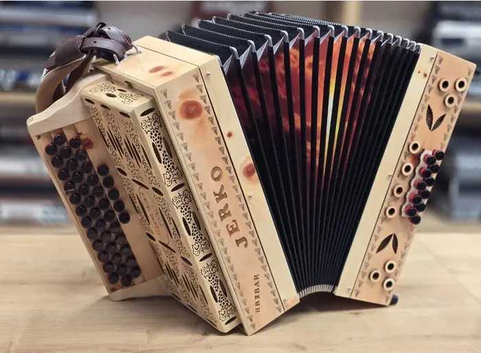 Nova harmonika Jerko C-F-B 38