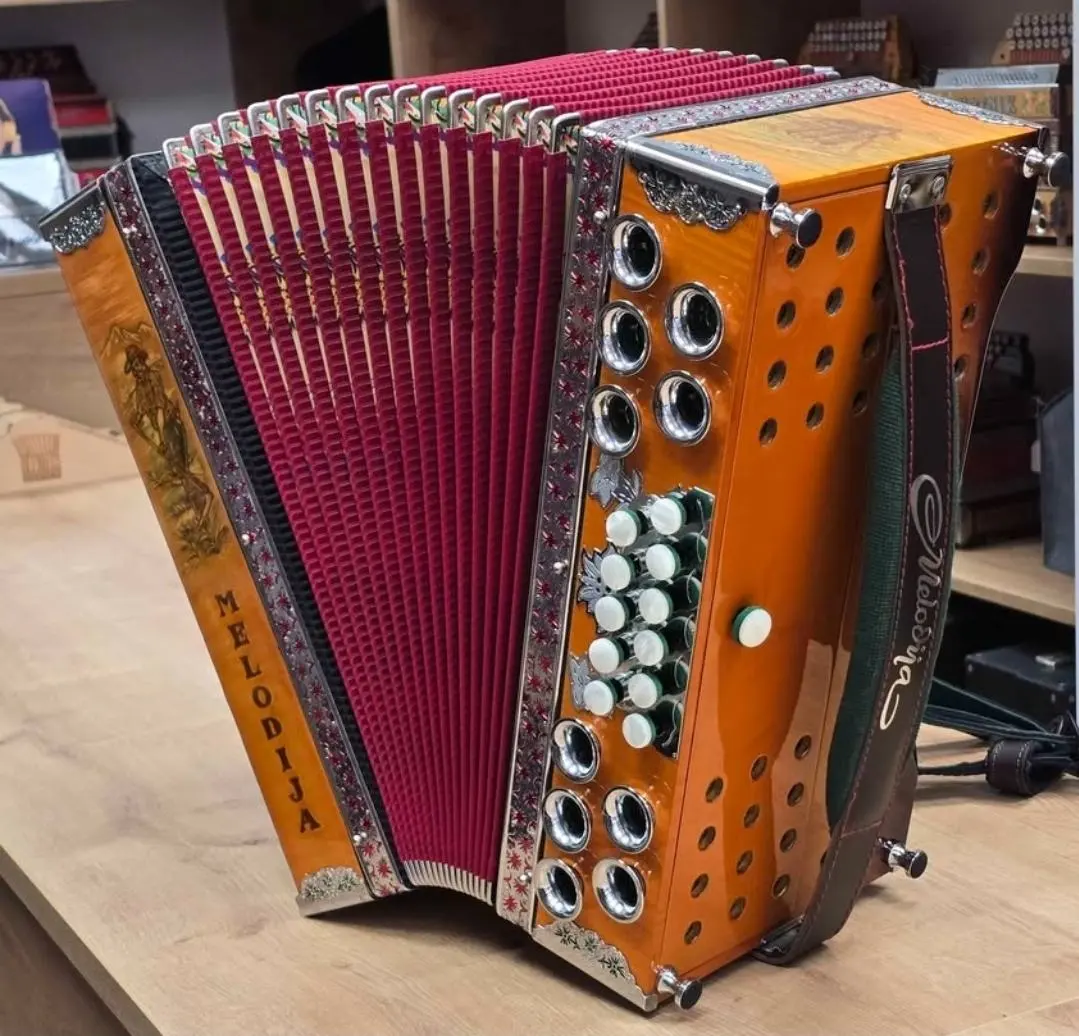 Rabljena harmonika Melodija C-F-B 38 – fotografija 2