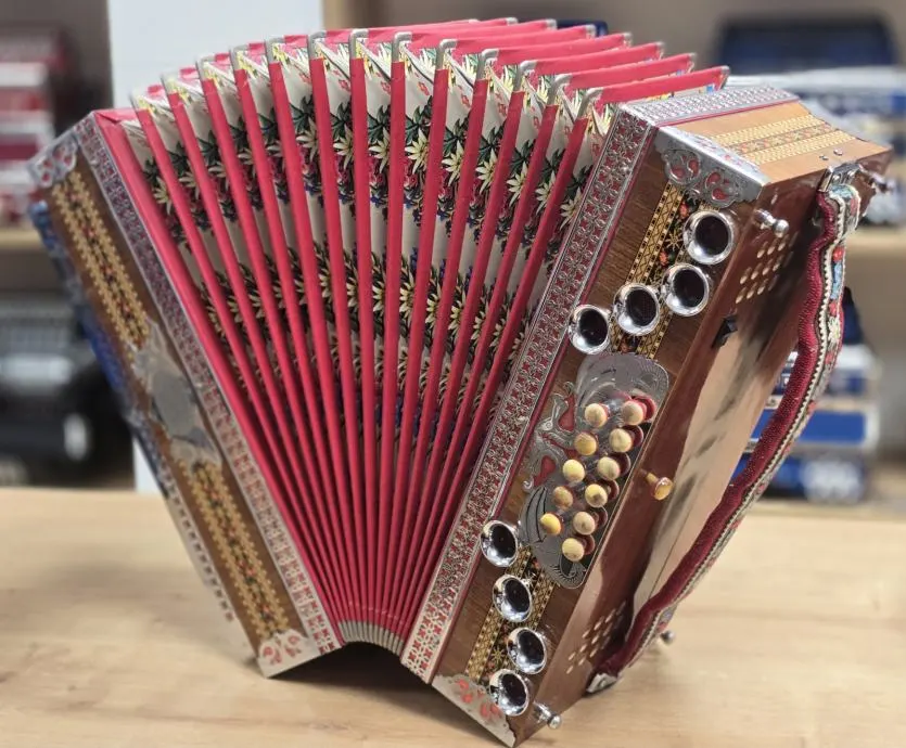 Rabljena harmonika Melodija Speciale C-F-B 41 – fotografija 3