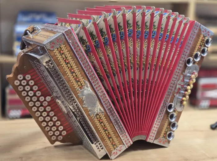 Rabljena harmonika Melodija Speciale C-F-B 41