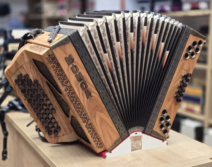 Rabljena harmonika Munda H-E-A 40