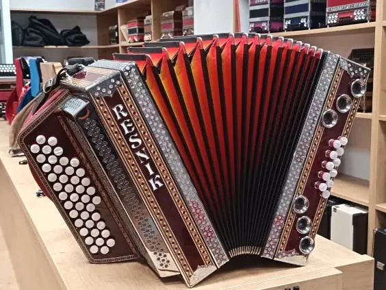 Rabljena harmonika Resnik C-F-B 38