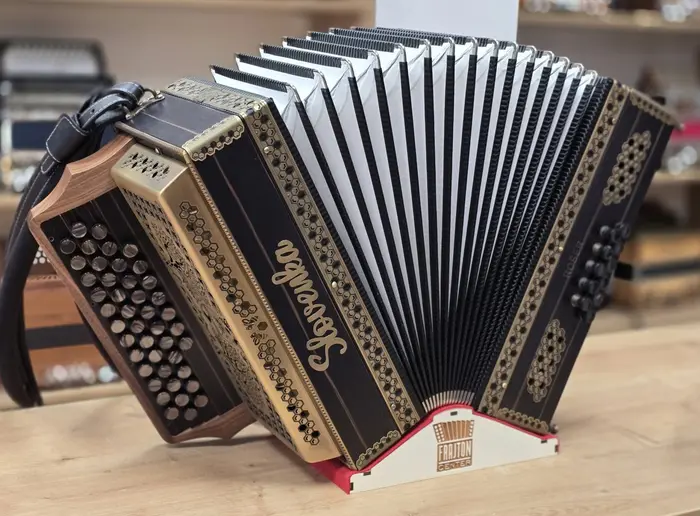 Nova harmonika Slovenka C-F-B 38
