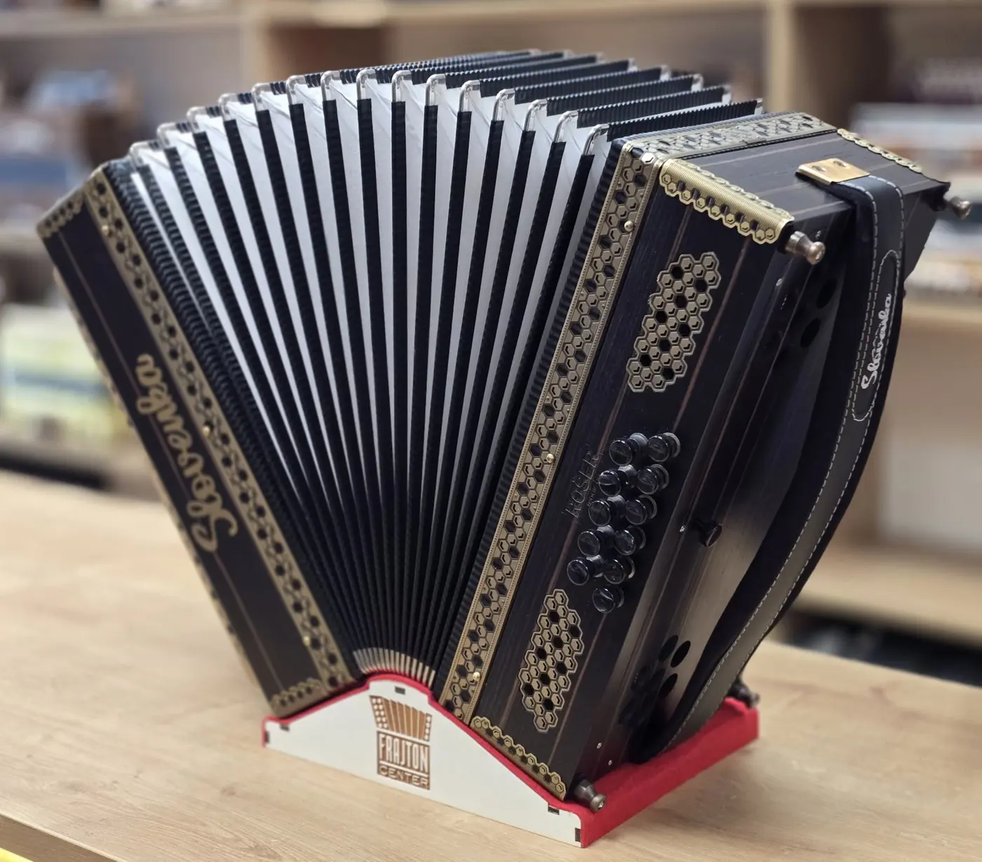 Nova harmonika Slovenka C-F-B 38 – fotografija 3