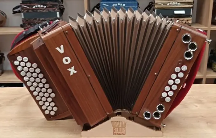 Rabljena harmonika Vox C-F-B 30